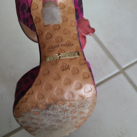 Betsey Johnson flower heels sz 8. Pink. - Picture 5 of 5